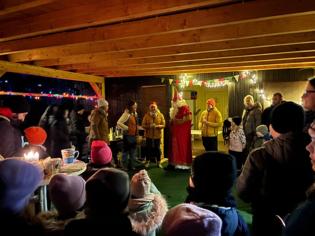 Der Nikolaus kommt zu den Gartenfrüchtchen
